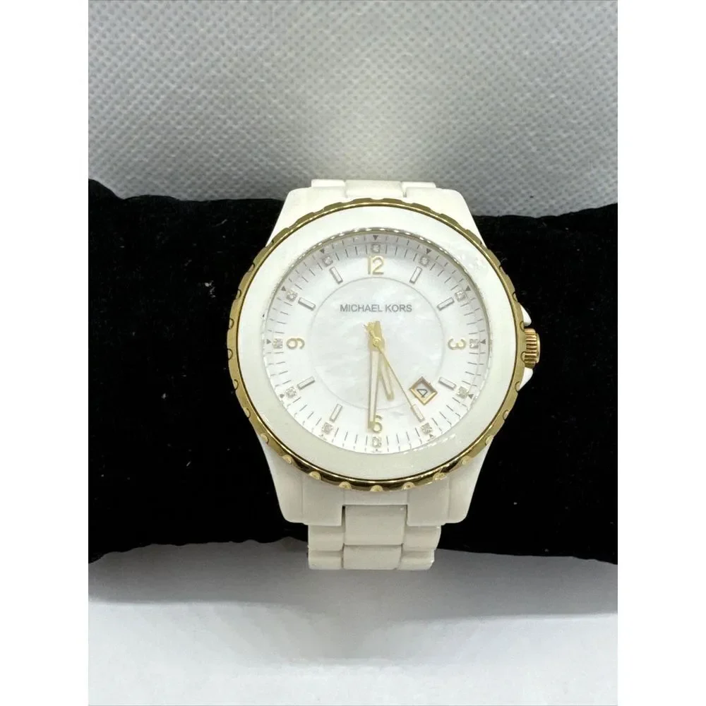 Michael Kors MM5249 Women's White Acrylic Analog Dial Quartz Wrist Watch JNA282